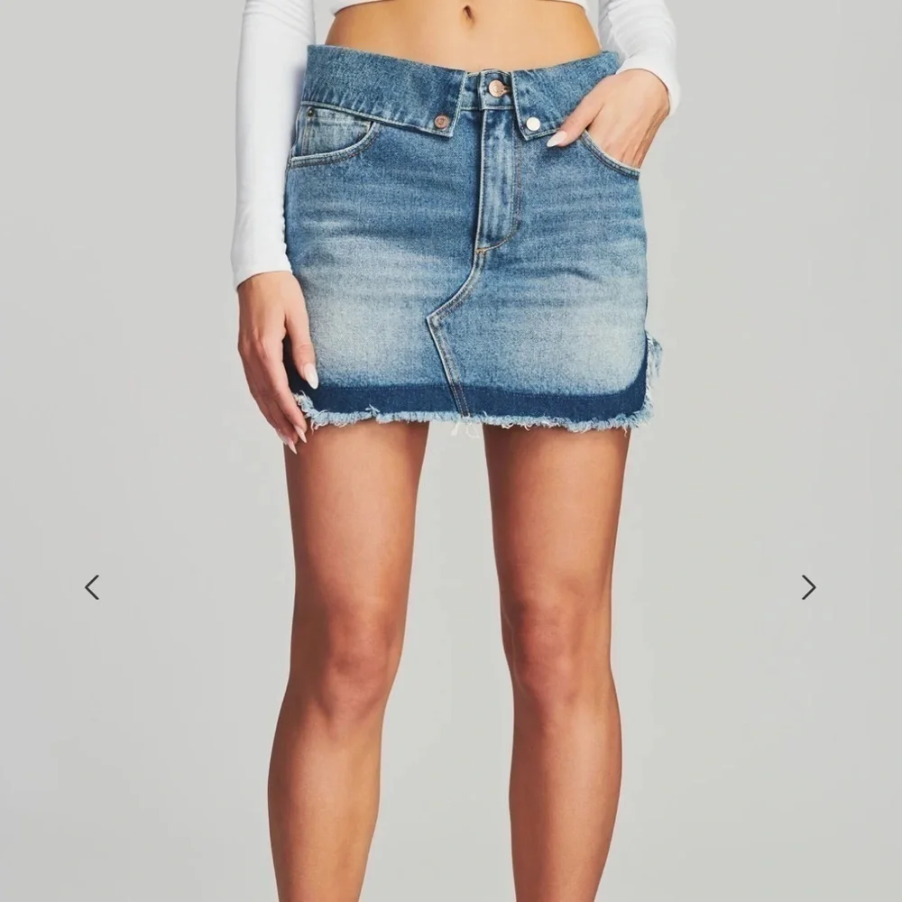 Revolve SER.O.YA Holly Foldover Denim Mini Skirt Sz 28